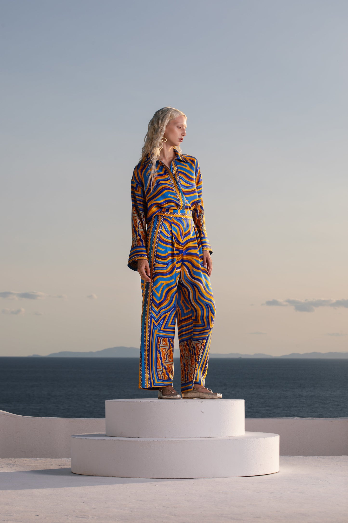 Helios Set in Silk.