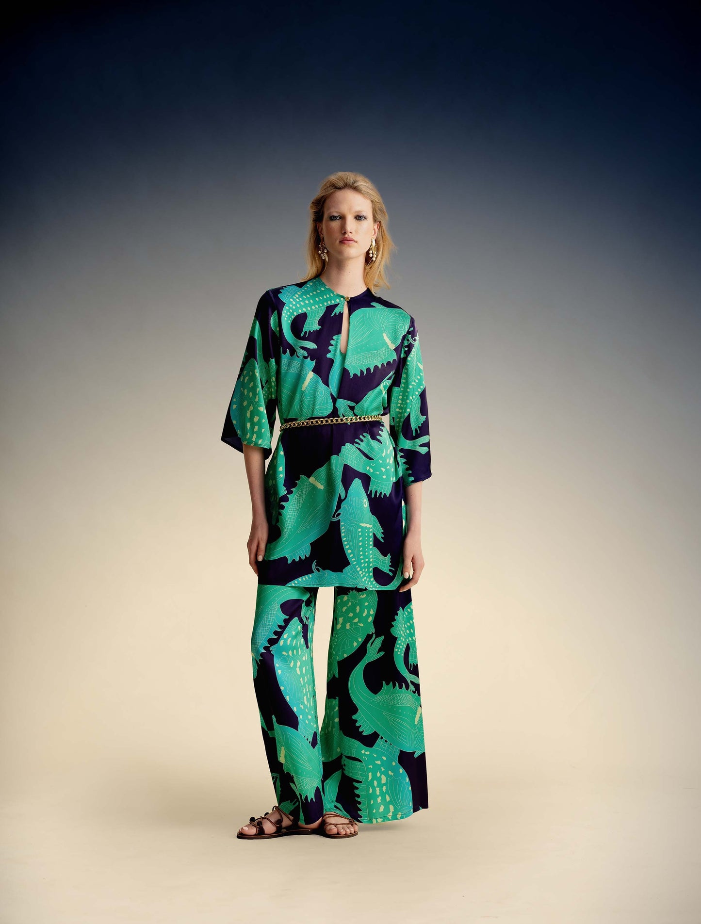 Iris set in viscose